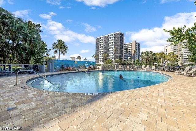 5 Bluebill AVE 810, Naples, FL 34108