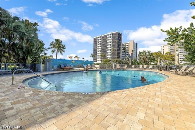 5 Bluebill AVE 810, Naples, FL 34108