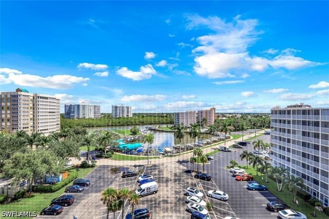 5 Bluebill AVE 810, Naples, FL 34108