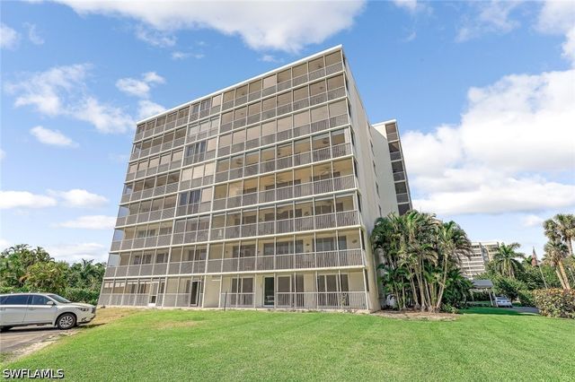 5 Bluebill AVE 810, Naples, FL 34108