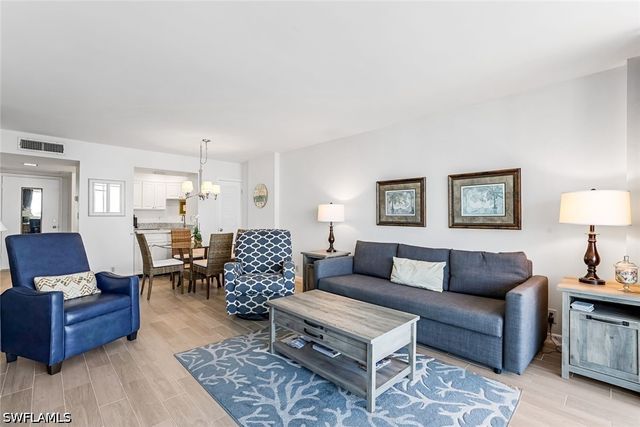 5 Bluebill AVE 810, Naples, FL 34108