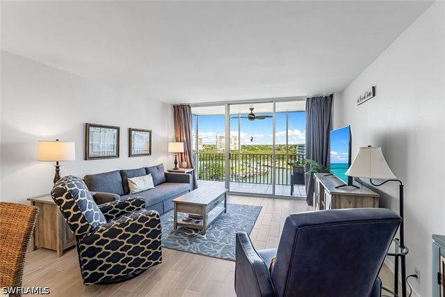 5 Bluebill AVE 810, Naples, FL 34108