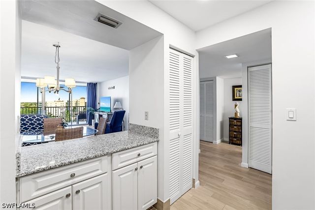 5 Bluebill AVE 810, Naples, FL 34108