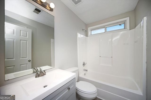 232 Cambridge Dr, Loganville, GA 30052