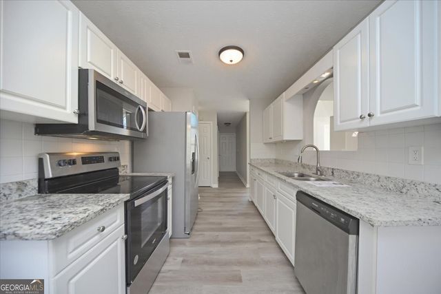 232 Cambridge Dr, Loganville, GA 30052