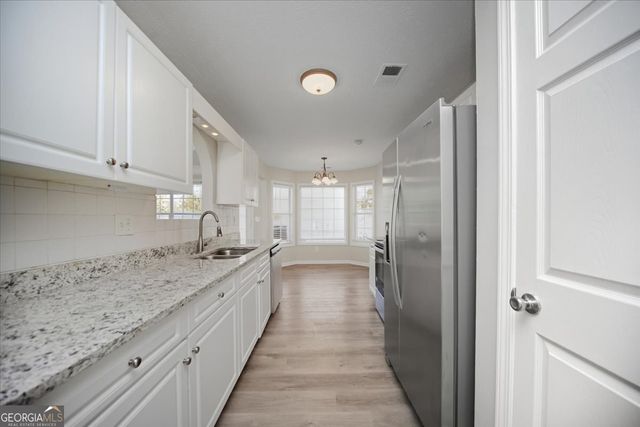 232 Cambridge Dr, Loganville, GA 30052