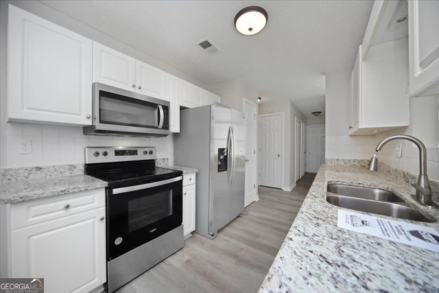 232 Cambridge Dr, Loganville, GA 30052