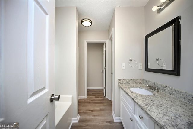 232 Cambridge Dr, Loganville, GA 30052