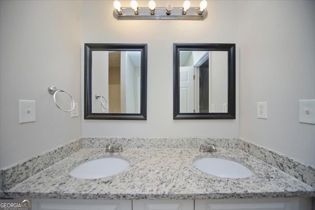 232 Cambridge Dr, Loganville, GA 30052