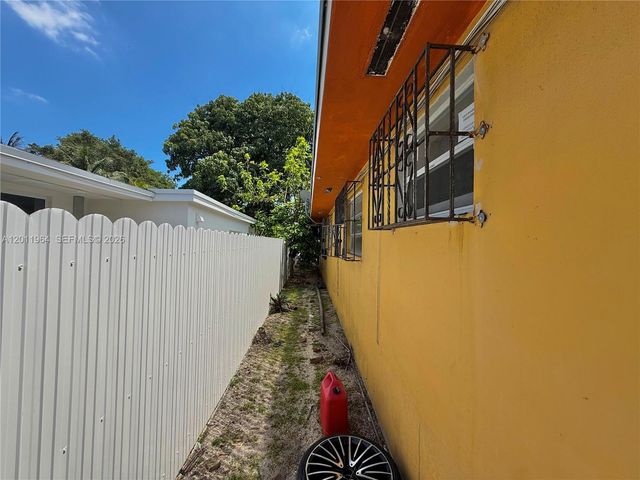 950 NW 109th St 950, Miami, FL 33168