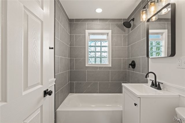 230 Earl Avenue, Salina, NY 13211