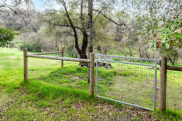 16004 Perimeter Rd, Grass Valley, CA 95949