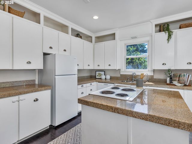 5651 Se KING Rd, Milwaukie, OR 97222
