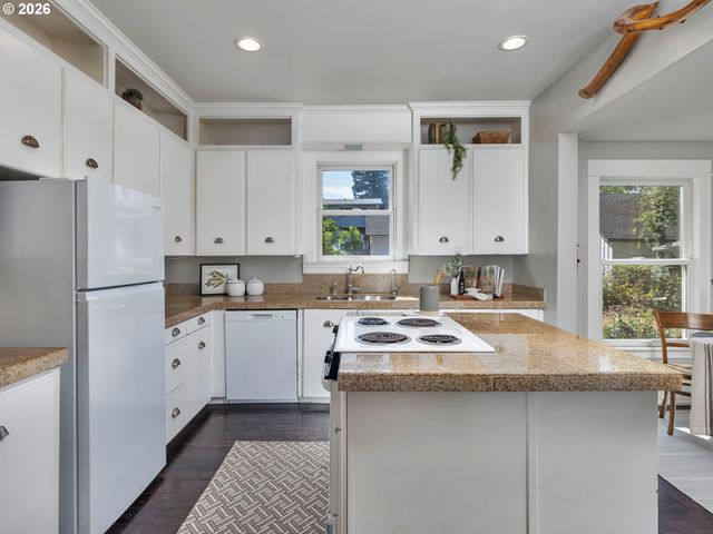 5651 Se KING Rd, Milwaukie, OR 97222