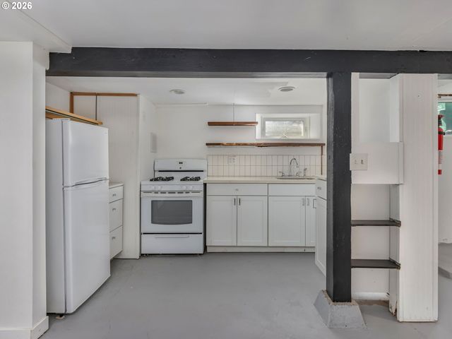 5651 Se KING Rd, Milwaukie, OR 97222