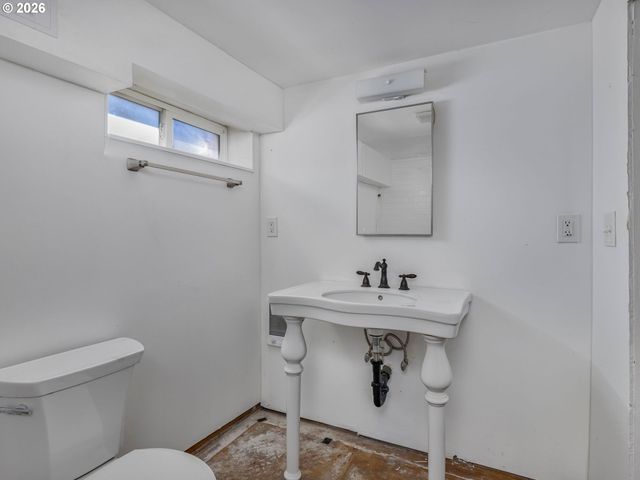 5651 Se KING Rd, Milwaukie, OR 97222