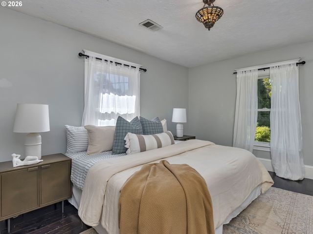 5651 Se KING Rd, Milwaukie, OR 97222