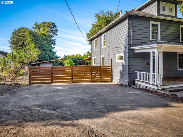 5651 Se KING Rd, Milwaukie, OR 97222