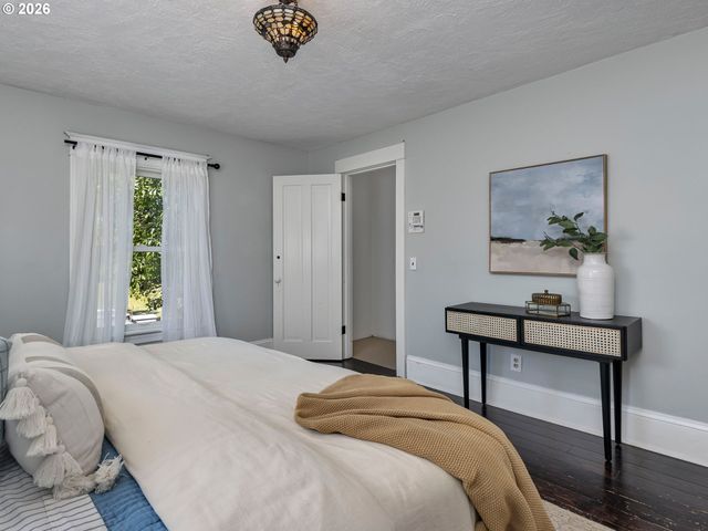 5651 Se KING Rd, Milwaukie, OR 97222