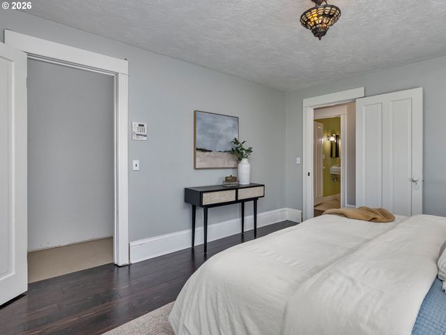 5651 Se KING Rd, Milwaukie, OR 97222