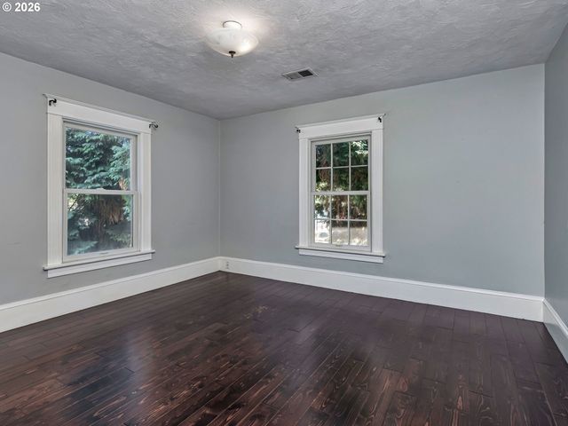 5651 Se KING Rd, Milwaukie, OR 97222