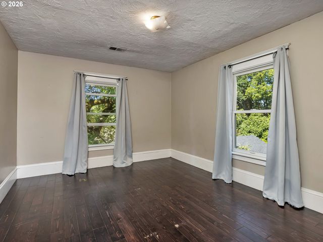 5651 Se KING Rd, Milwaukie, OR 97222