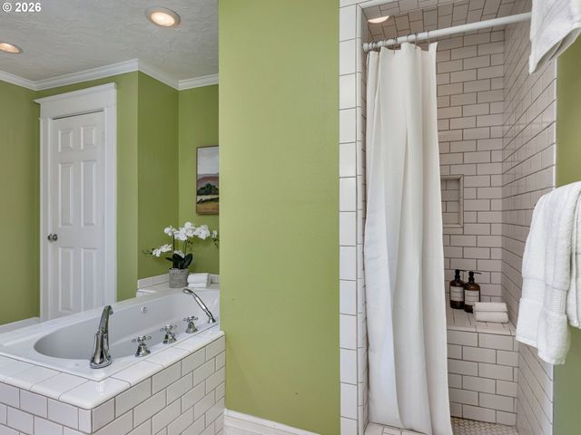 5651 Se KING Rd, Milwaukie, OR 97222