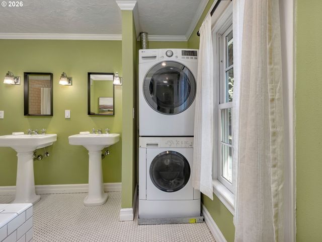 5651 Se KING Rd, Milwaukie, OR 97222
