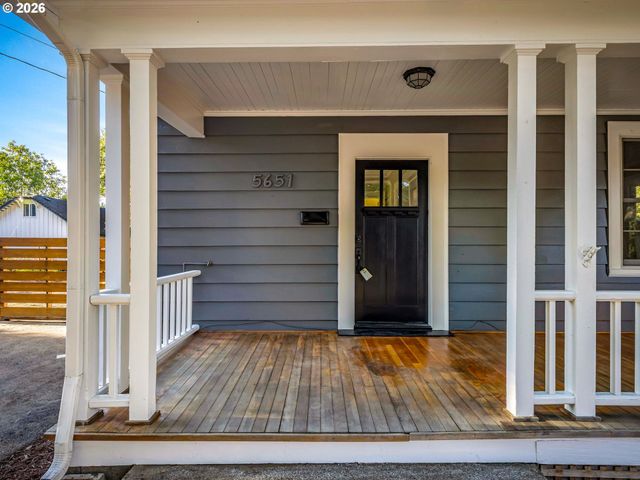 5651 Se KING Rd, Milwaukie, OR 97222
