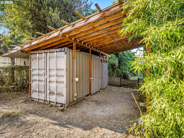 5651 Se KING Rd, Milwaukie, OR 97222
