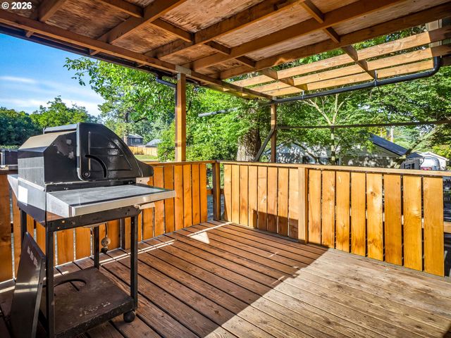 5651 Se KING Rd, Milwaukie, OR 97222
