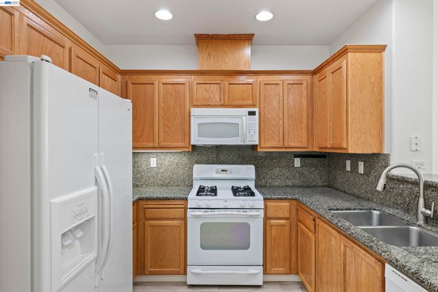 3290 Maguire Way 101, Dublin, CA 94568