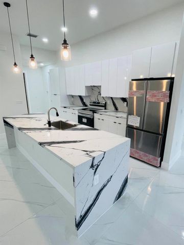 2561 25th Street W, Lehigh Acres, FL 33971