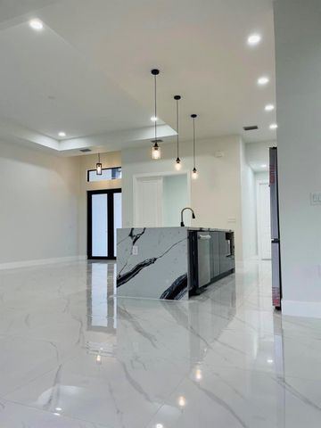 2561 25th Street W, Lehigh Acres, FL 33971