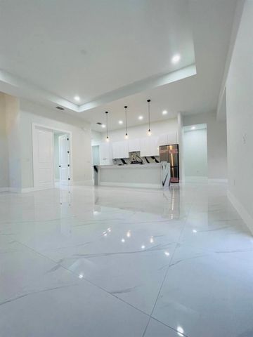 2561 25th Street W, Lehigh Acres, FL 33971