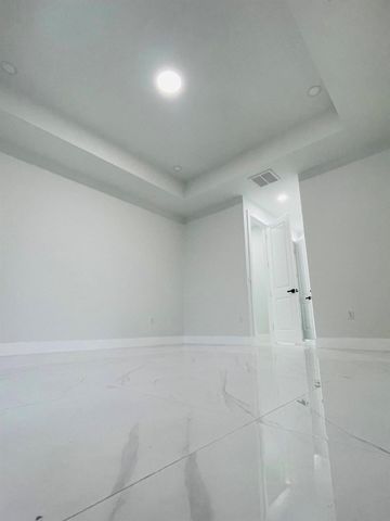 2561 25th Street W, Lehigh Acres, FL 33971