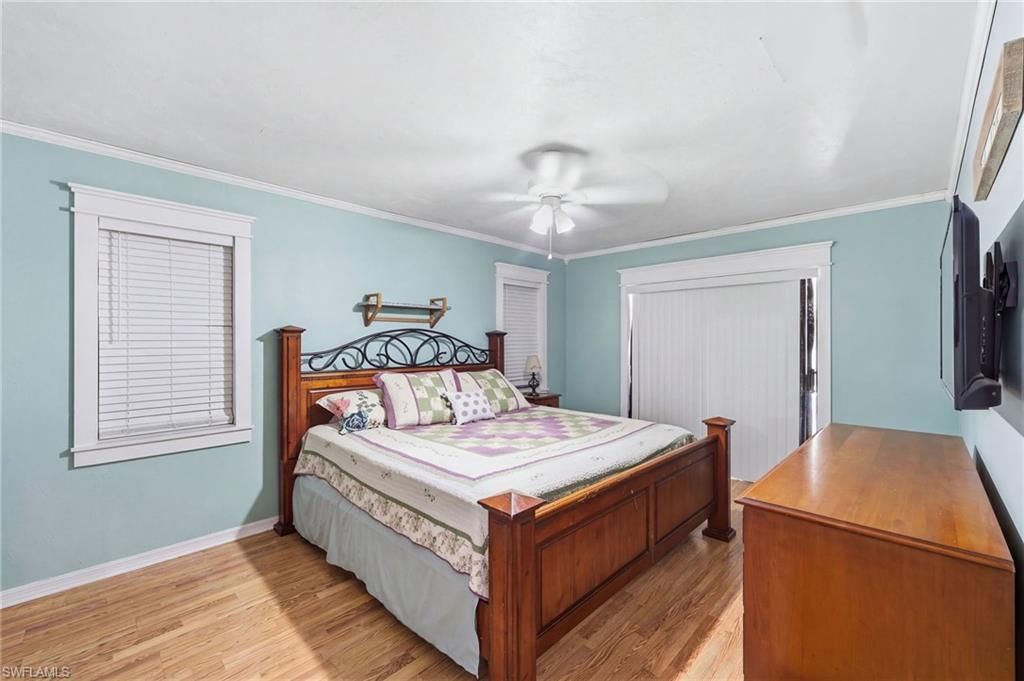 Image 12 of property listing at 338 46th LN, Cape Coral, FL 33904