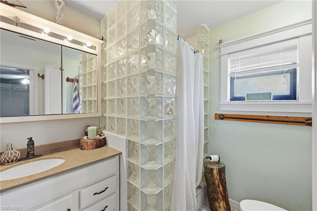 Image 13 of property listing at 338 46th LN, Cape Coral, FL 33904