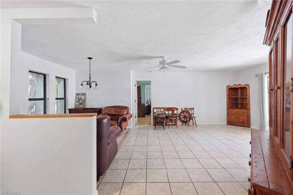 Image 5 of property listing at 338 46th LN, Cape Coral, FL 33904