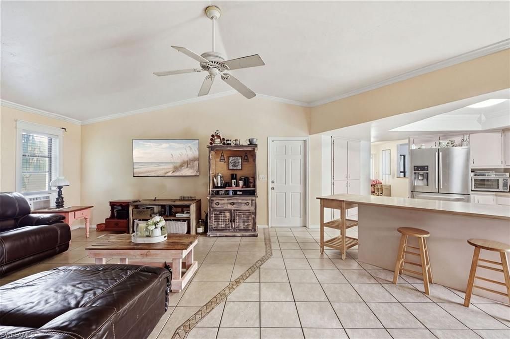 Image 7 of property listing at 338 46th LN, Cape Coral, FL 33904