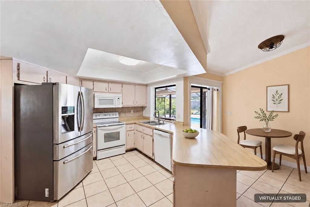 Image 8 of property listing at 338 46th LN, Cape Coral, FL 33904