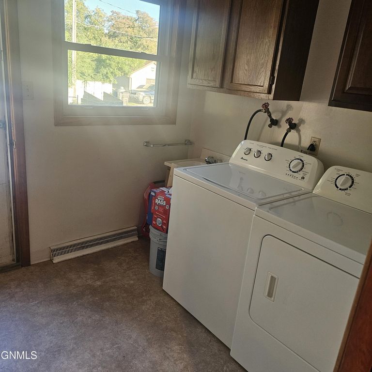 1438 4th Avenue NW, Jamestown, ND 58401 photo 3