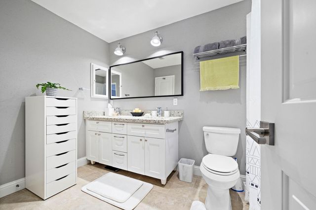 1818 Augusta Drive 6, Houston, TX 77057