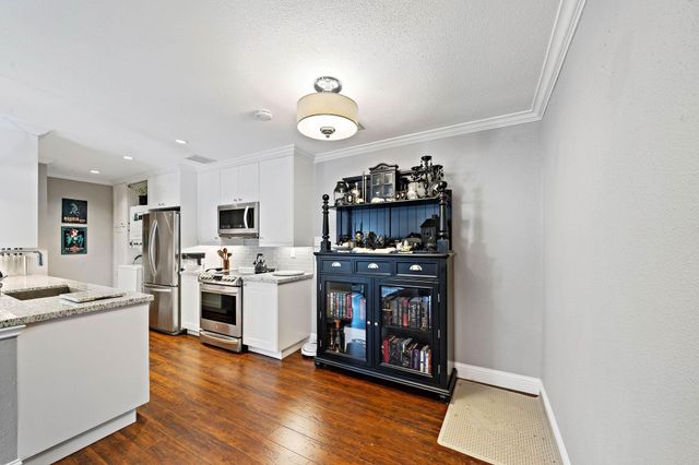 1818 Augusta Drive 6, Houston, TX 77057