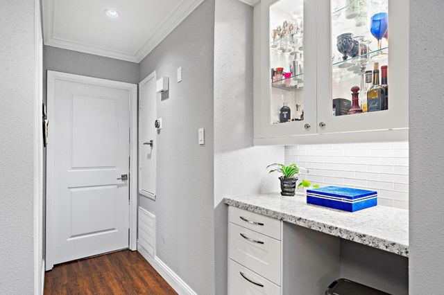 1818 Augusta Drive 6, Houston, TX 77057