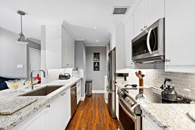1818 Augusta Drive 6, Houston, TX 77057