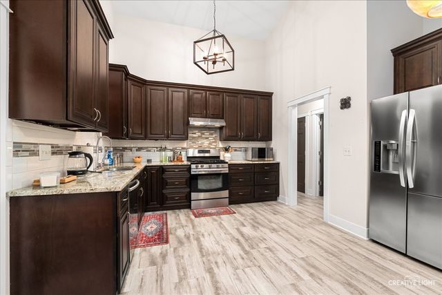 6 Glengarry Lane, Sugar Grove, IL 60554