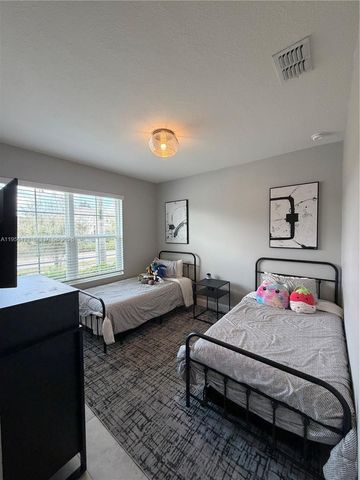 8649 Cobblestone Dr, Fort Pierce, FL 34945