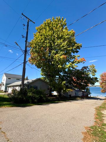 10606 Lake Street, Chippewa Lake, MI 49320