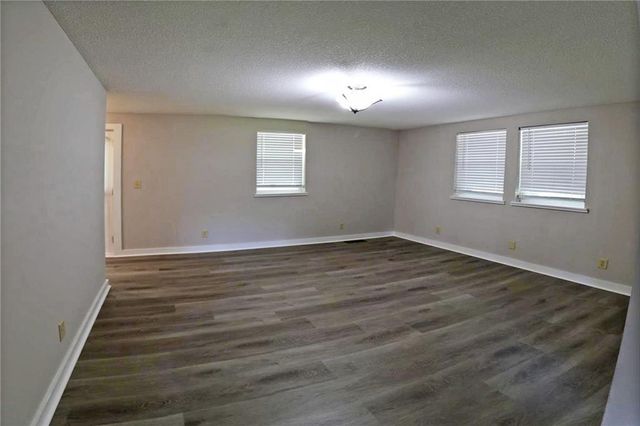 22701 Timberview Road, Harrisonville, MO 64701